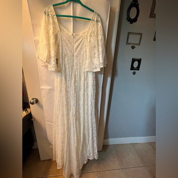 BNWT torrid size 10 ivory lace overlay gown. - Picture 2 of 3